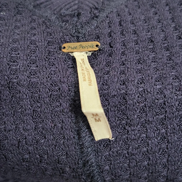 Free People Womens Navy Red V-Neck Copenhagen Long Sleeve Thermal Boho Top Sz M - Picture 3 of 9